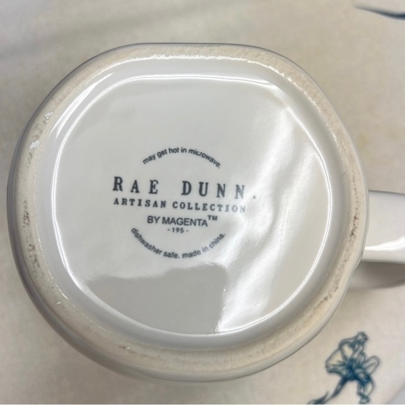 Are Dunn Christmas Mug - Picture 4 of 4